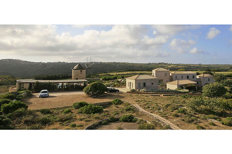 Αποκατάσταση πέτρινου συγκροτήματος στα Μητάτα